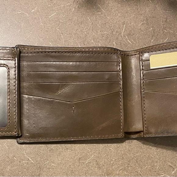 Fossil wallet - like new, never used! - Picture 4 of 9